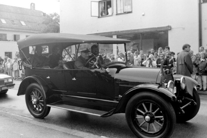 Kongebilen, Cadillac V-1000